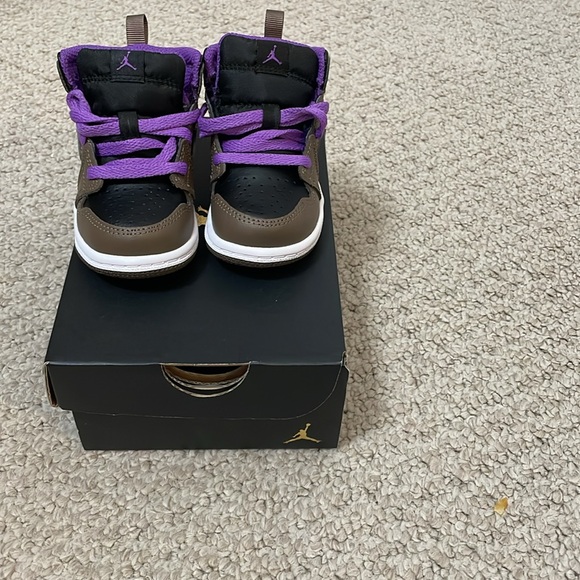 Air Jordan 1 Mid TD 'Palomino'/ White- Wild Berry Size 5c - Picture 2 of 4